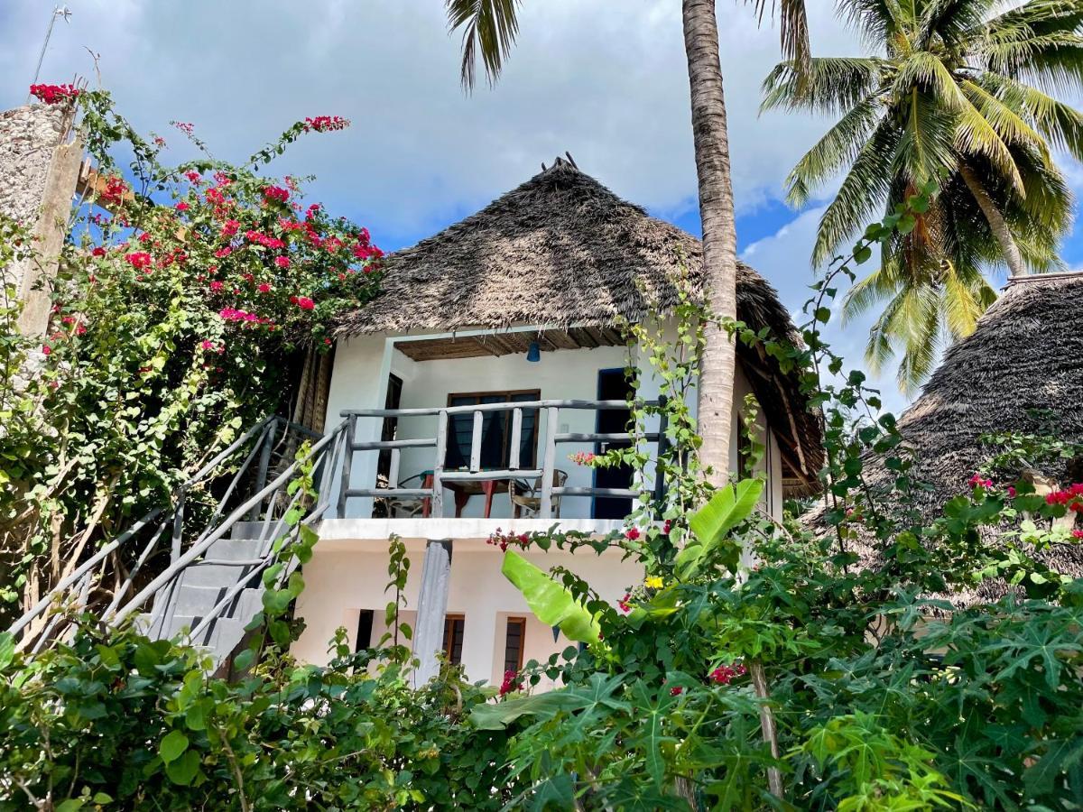 Blue Reef Sport & Fishing Lodge And Bungalows Джамбиани Экстерьер фото